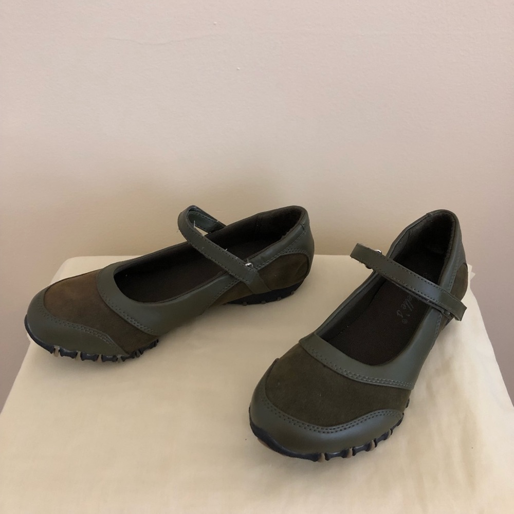 Breckelle’s shoes - Picture 2 of 3